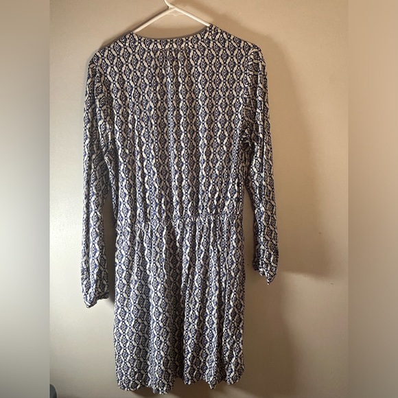 Blue and white pattern dress. Designer - Danielrainn - Picture 2 of 2